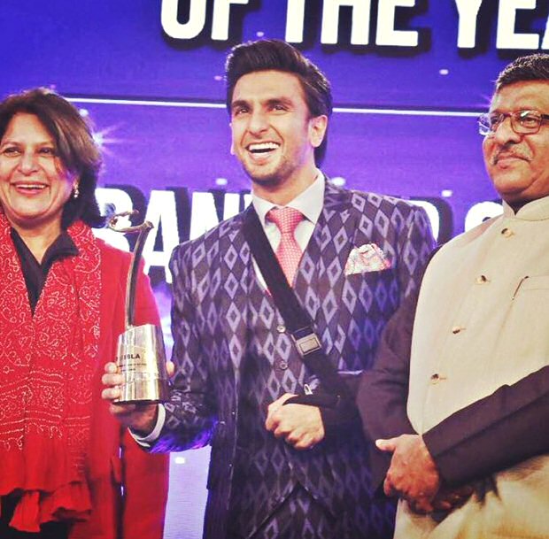 Ranveer Singh just won the Entertainment leader of the year award and he can’t keep calm Ranveer Singh just won the Entertainment leader of the year award and he can’t keep calm