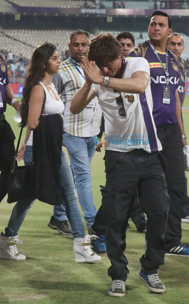 Shah Rukh Khan And Suhana Spread The Ipl Cheer At Eden Gardens Look