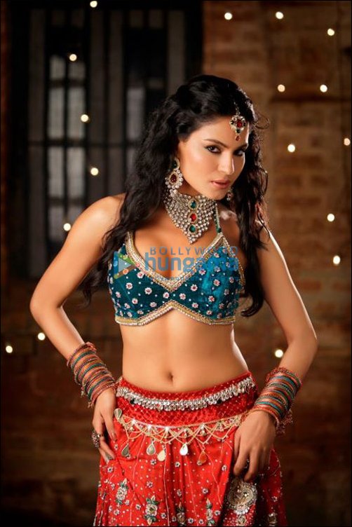 Check Out: Veena Malik does item number in Tere Naal Love Ho Gaya