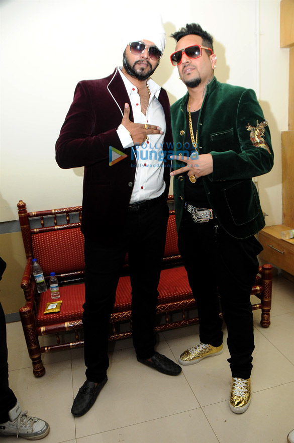 Ramji Gulati & Jazzy B Perform At Kshitij Fest ’12 | Ramji Gulati ...