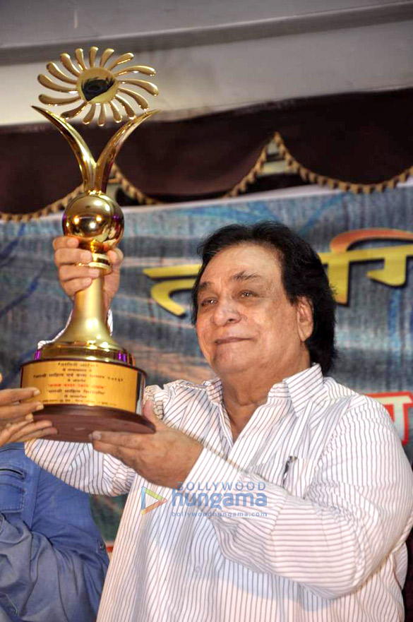 Kader Khan awarded the ‘Sahitya Shiromani Award’