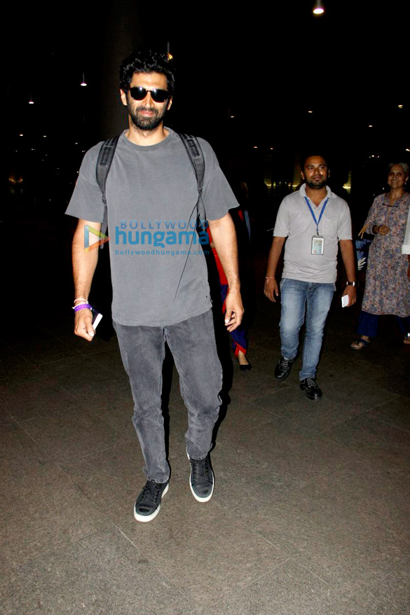 Aditya Roy Kapur snapped with his parents at the airport | Aditya Roy ...