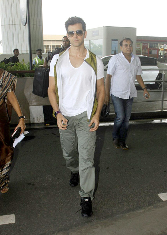 Hrithik Roshan & Alia Bhatt snapped at the airport