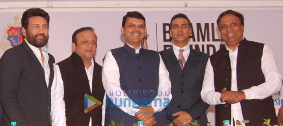 Hon CM Devendra Fadnavis & Akshay Kumar at Bhamla Foundation’s ‘Jaanbachao’ initiative Hon CM Devendra Fadnavis & Akshay Kumar at Bhamla Foundation's 'Jaanbachao' initiative