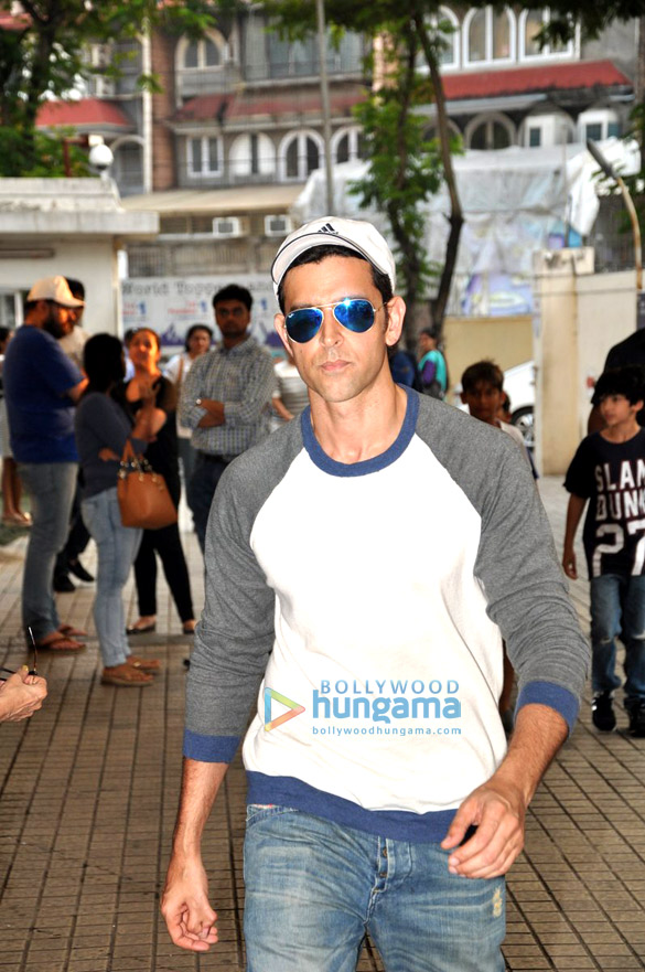 Hrithik Roshan snapped with his kids post ‘Inferno’ screening Hrithik Roshan snapped with his kids post 'Inferno' screening