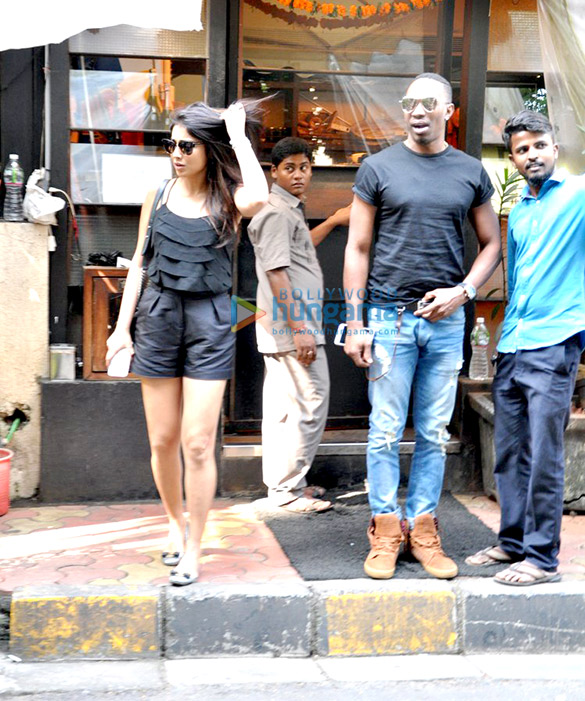 Shriya Saran & Dwayne Bravo snapped post lunch at Indigo Shriya Saran & Dwayne Bravo snapped post lunch at Indigo
