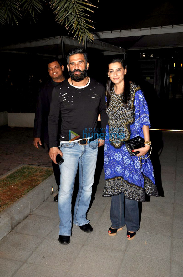 Suniel Shetty & Sanjay Kapoor snapped post dinner in Bandra Suniel Shetty & Sanjay Kapoor snapped post dinner in Bandra