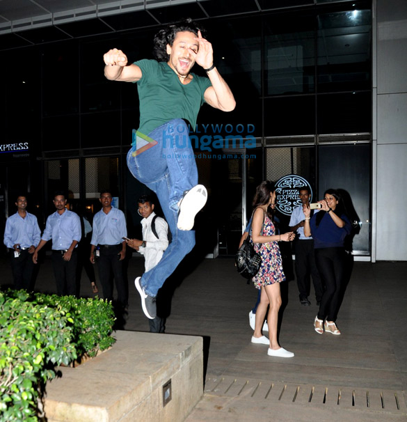 Tiger Shroff & Disha Patani snapped post their dinner at ‘Pizza Express’ Tiger Shroff & Disha Patani snapped post their dinner at ‘Pizza Express’