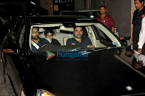 Shah Rukh Khan Sohail Khan Sunil Shetty Sooraj Pancholi Snapped Post A Party At Salman Khan S Place Arbaaz Khan Images Bollywood Hungama