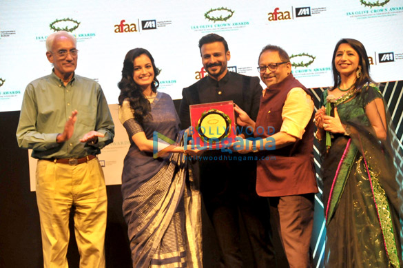 Dia Mirza honoured with the “Green Crusader of the year” award at the IAA Olive Crown Awards 2017 Dia Mirza honoured with the Green Crusader of the year award at the IAA Olive Crown Awards 2017