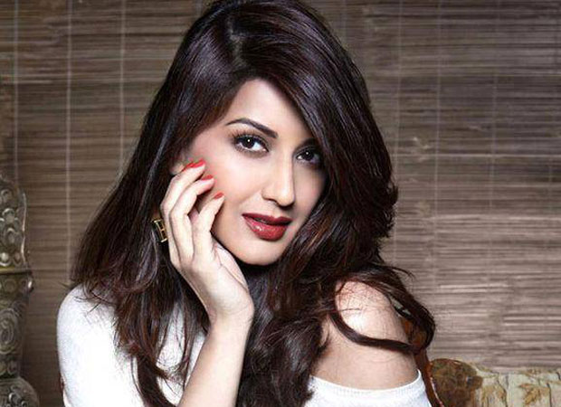Sonali Bendre Starts Sonali S Book Club On Facebook Bollywood News Bollywood Hungama She was invited to bombay and received training from. sonali bendre starts sonali s book club