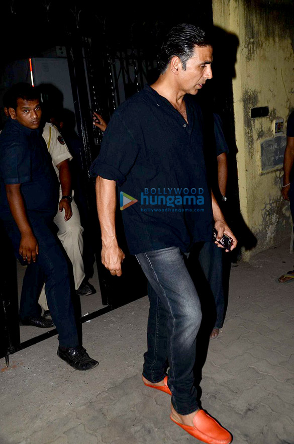 Akshay Kumar snapped post his shoot for ‘Padman’ in Bandra Akshay Kumar snapped post his shoot for 'Padman' in Bandra