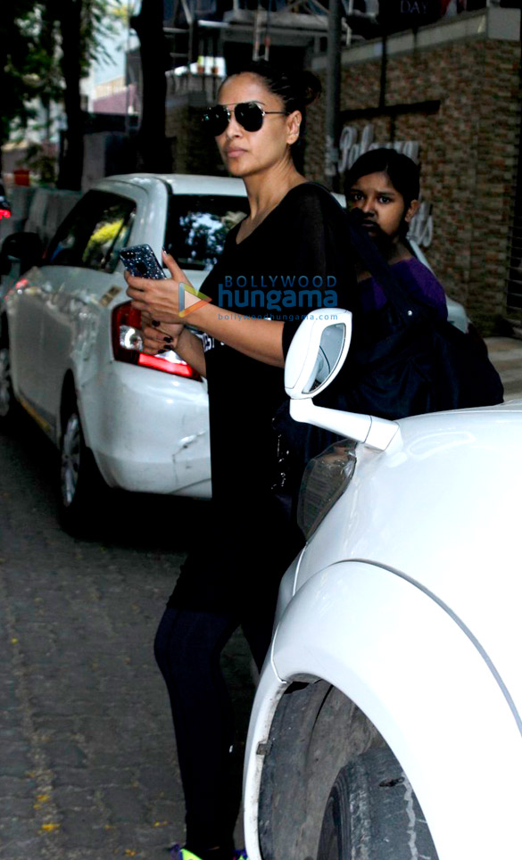 Bipasha Basu snapped post her gym sessions in Bandra Bipasha Basu snapped post her gym sessions in Bandra