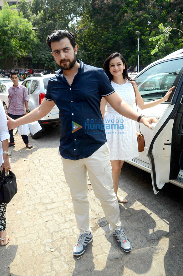 Dia Mirza snapped with her husband Sahil Sangha post lunch in Bandra Dia Mirza snapped with her husband Sahil Sangha post lunch in Bandra