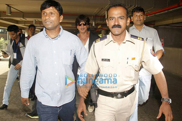 Shah Rukh Khan snapped at the airport Shah Rukh Khan snapped at the airport