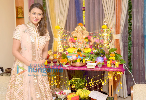 Hrishitaa Bhatt celebrates Ganesh Chaturthi Hrishitaa Bhatt celebrate Ganesh Chaturthi