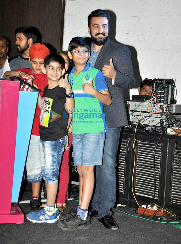 Raj Kundra, Amol Gupte with kids promote their movie ‘Sniff