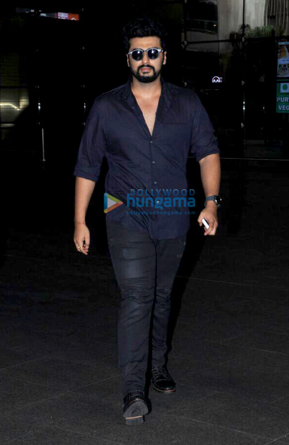Arjun Kapoor and Ayushmann Khurrana snapped at the airport Arjun Kapoor and Ayushmann Khurrana snapped at the airport