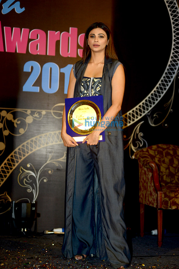 Daisy Shah graces ‘I Diva Salon Awards 2017’ Daisy Shah graces 'I Diva Salon Awards 2017'