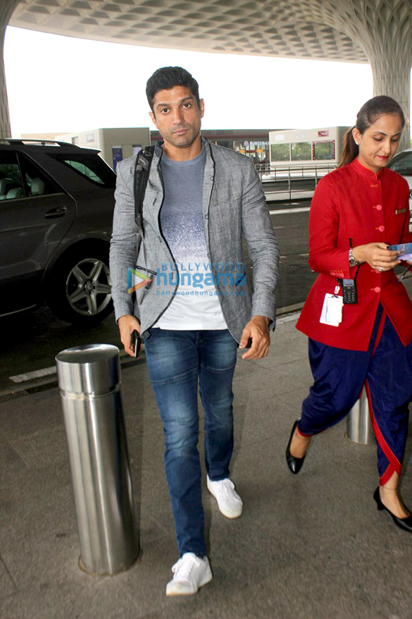 Farhan Akhtar and Karisma Kapoor snapped at the airport Farhan Akhtar and Karisma Kapoor snapped at the airport