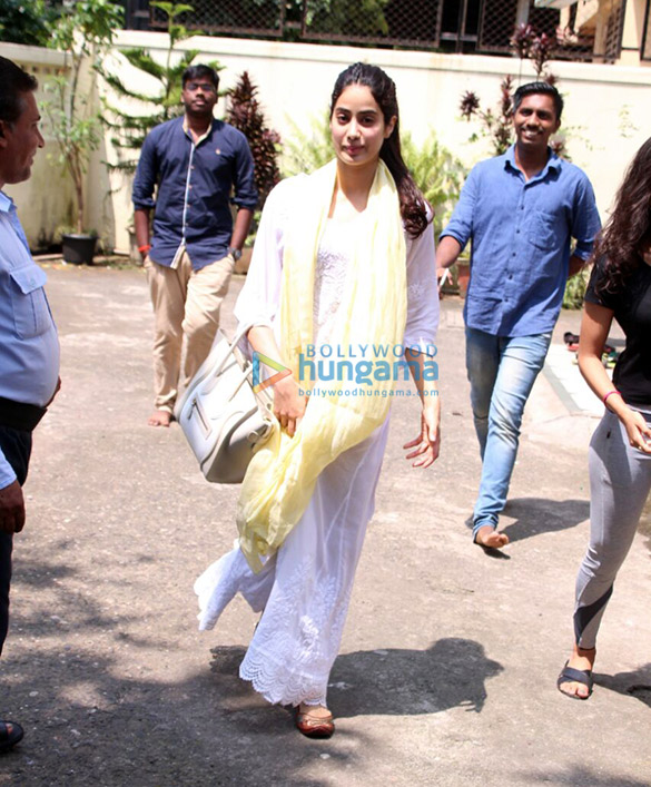 Jahnavi Kapoor spotted after dance rehearsal in Bandra Jahnavi Kapoor spotted after dance rehearsal in Bandra