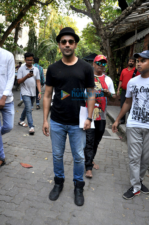 Rajkummar Rao snapped post a meeting in Juhu Rajkummar Rao snapped post a meeting in Juhu