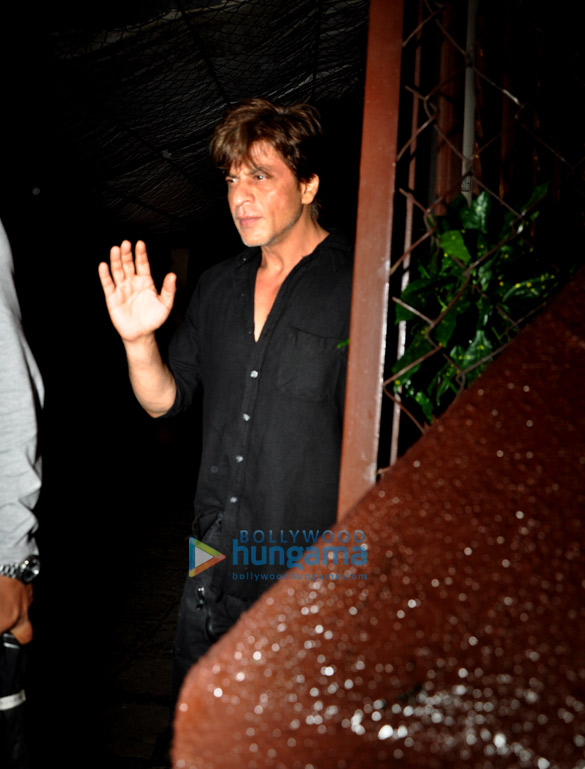 Shah Rukh Khan snapped post dubbing in Bandra Shah Rukh Khan snapped post dubbing in bandra
