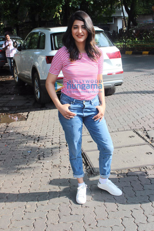 Shruti Haasan snapped in Bandra Shruti Haasan snapped in Bandra