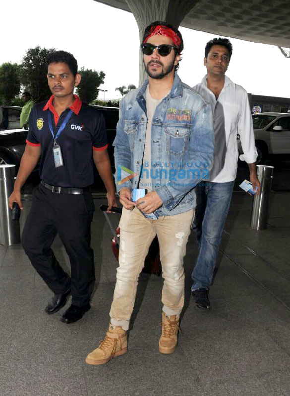 Varun Dhawan snapped at the airport Varun Dhawan snapped at the airport