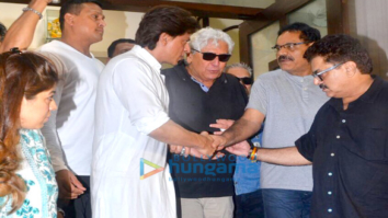 Shah Rukh Khan, Farah Khan, Divya Dutta and others at Kundan Shah’s prayer meet