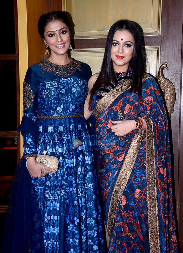 Aarti Chhabria and Tanishaa Mukerji snapped at the Jhelum store Aarti Chhabria and Tanishaa Mukerji snapped at the Jhelum store