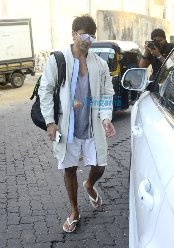 Karan Singh Grover and Bipasha Basu snapped at a spa Karan Singh Grover and Bipasha Basu snapped at a spa