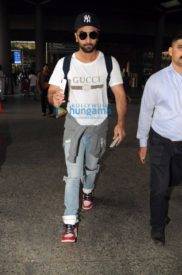 Ranbir Kapoor, Alia Bhatt and others snapped at the airport Ranbir Kapoor, Alia Bhatt and others snapped at the airport