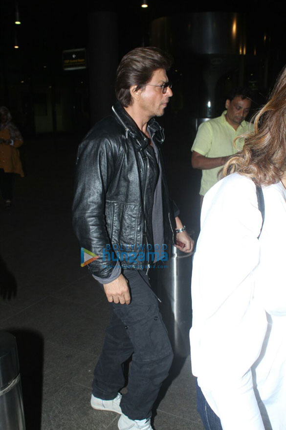 Shah Rukh Khan, Sunny Leone and others snapped at the airport Shah Rukh Khan snapped at the airport