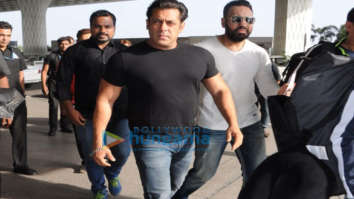 Salman Khan, Ramesh S Taurani, Jacqueline Fernandez snapped leaving for Da Bangg The Tour in Delhi