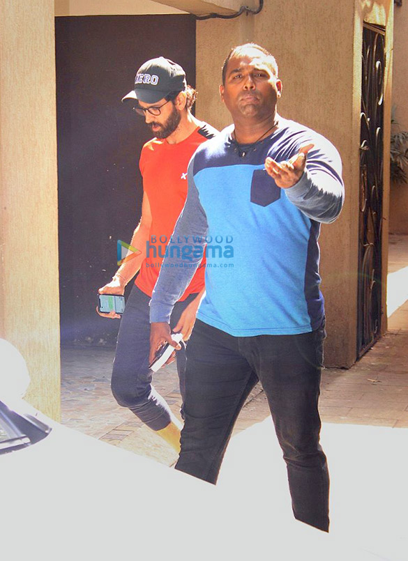 Hrithik Roshan spotted at Bblunt salon in Juhu Hrithik Roshan spotted at Bblunt salon in Juhu