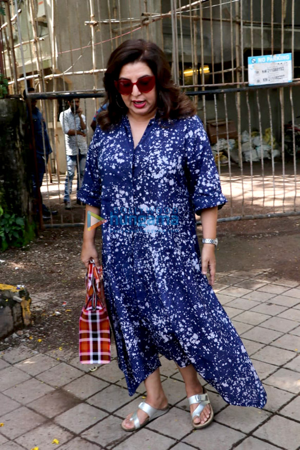 Farah Khan and Shweta Nanda snapped at Kromakay salon in Juhu Farah Khan and Shweta Nanda snapped at Kromakay salon in Juhu