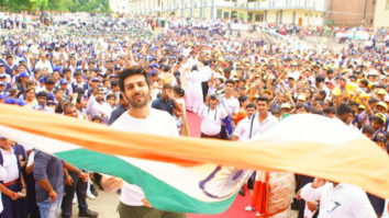 Kartik Aaryan celebrates Independence Day with thousands of kids in his school