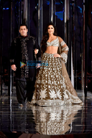 katrina kaif pink frock ramp walk