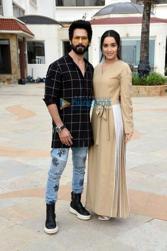 Shahid Kapoor and Shraddha Kapoor snapped promoting their film Batti Gul Meter Chalu Shahid Kapoor and Shraddha Kapoor snapped promoting their film Batti Gul Meter Chalu