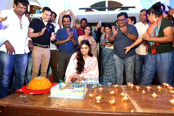 Athiya Shetty celebrating her birthday with the cast & crew of ‘Motichoor Chaknachoor’ in Bhopal Athiya Shetty celebrating her birthday with the cast & crew of 'Motichoor Chaknachoor' in Bhopal