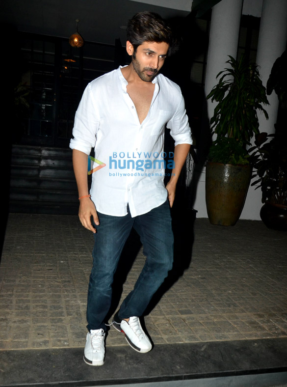 Kartik Aaryan snapped at Soho House in Juhu | Kartik Aaryan Images