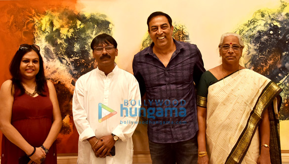 Vindu Dara Singh graces Uttam Chapte’s ‘Indelible Mark’ art exhibition Vindu Dara Singh graces Uttam Chapte's 'Indelible Mark' art exhibition