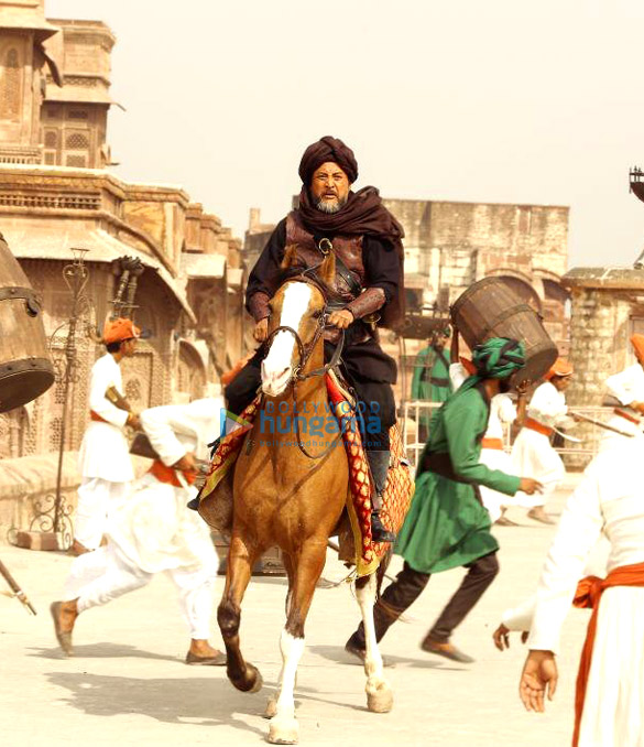 manikarnika the queen of jhansi in hindi