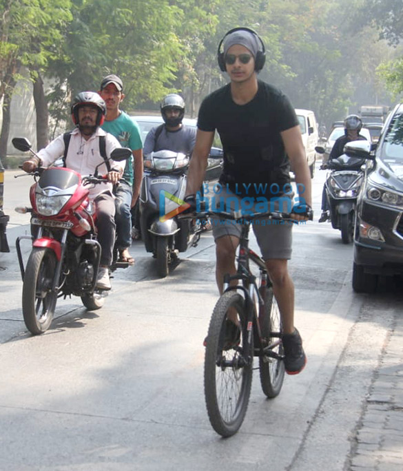 Ishaan Khatter spotted in Juhu Ishaan Khatter spotted in Juhu