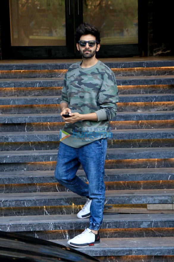 Kartik Aaryan and Mira Rajput spotted at the gym in Juhu