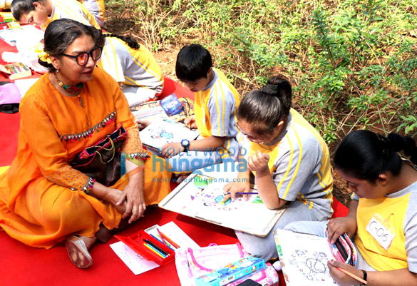 Shabana Azmi and Tanvi Azmi attend the Mijwan painting and drawing competition for children who are specially abled Shabana Azmi and Tanvi Azmi attend the Mijwan painting and drawing competition for children who are specially abled