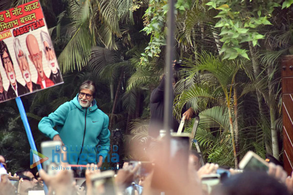 Amitabh Bachchan snapped greeting his fans