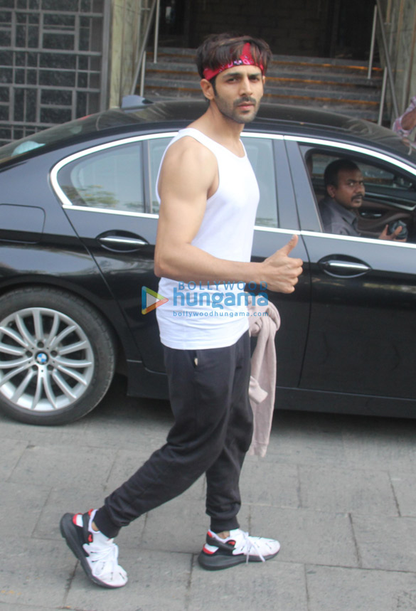 Kartik Aaryan snapped at the gym