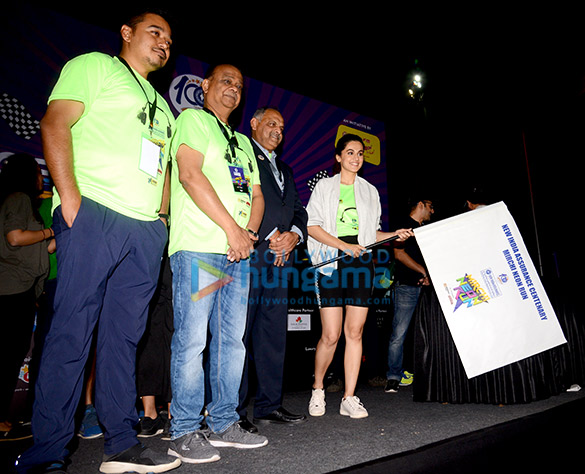 Taapsee Pannu attends Mirchi Neon Run